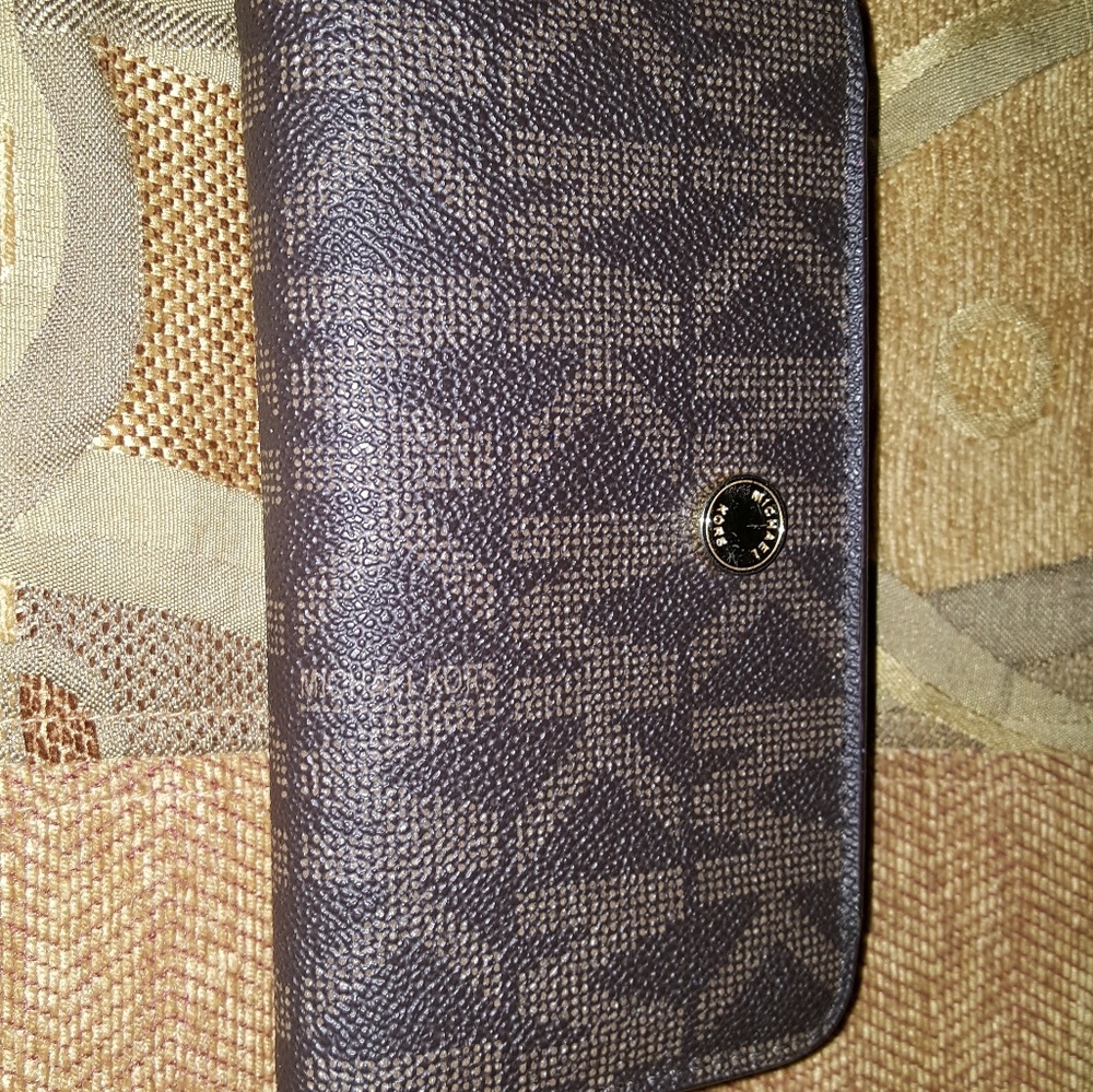 Michael kors phone wristlet